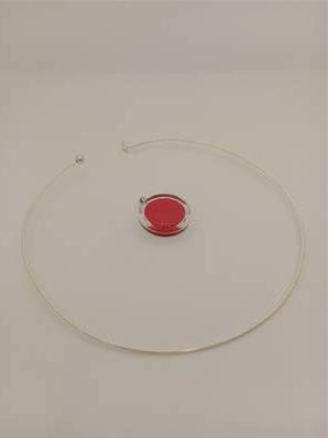 Pendentif collier rigide Cachou Billes Rouge